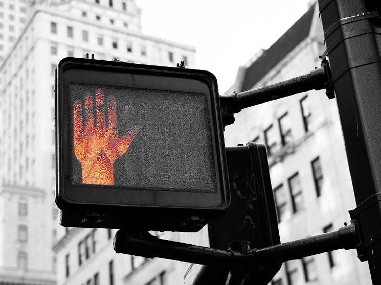 نهنگ‌های نهادی در حال خرید، معامله‌گران خرد به دنبال سود از آلت‌کوین‌ها