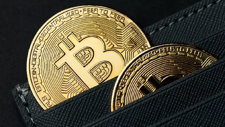 نمودار 4 ساعته BTC نشانه‌های ضعف نشان می‌دهد؛ خطر اصلاح تا 108 هزار دلار